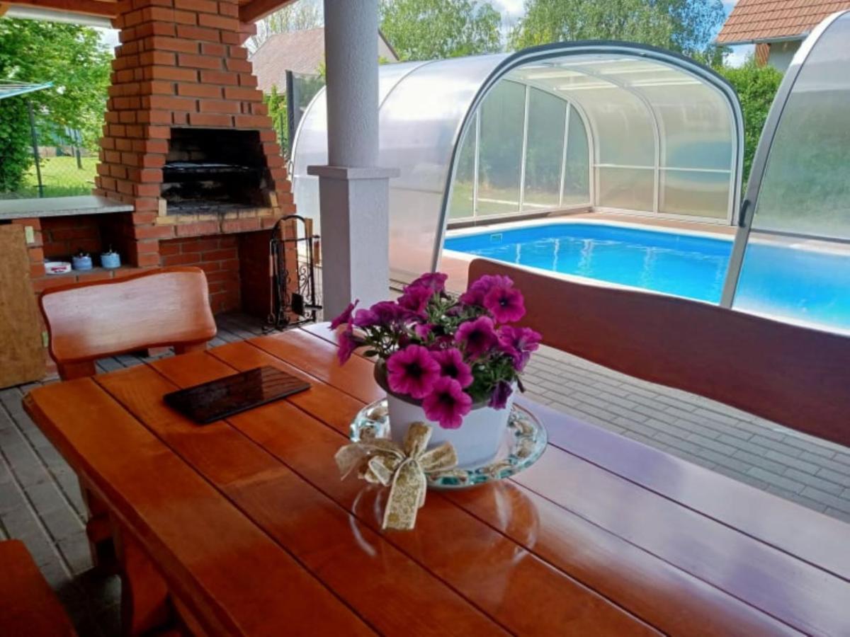 Schoenes Ferienhaus Mit Grossen Pool 250 M Vom Balaton Balatonmáriafürdő Dış mekan fotoğraf