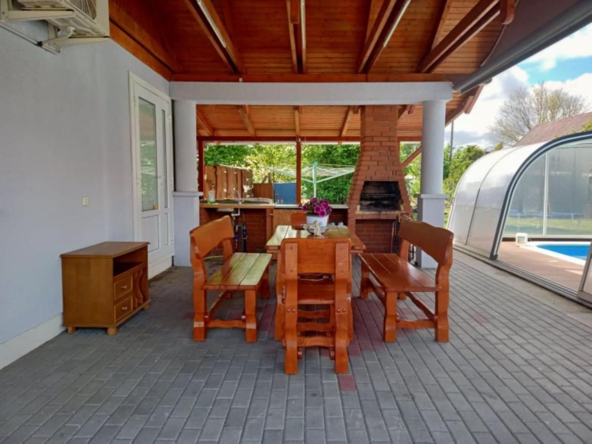 Schoenes Ferienhaus Mit Grossen Pool 250 M Vom Balaton Balatonmáriafürdő Dış mekan fotoğraf