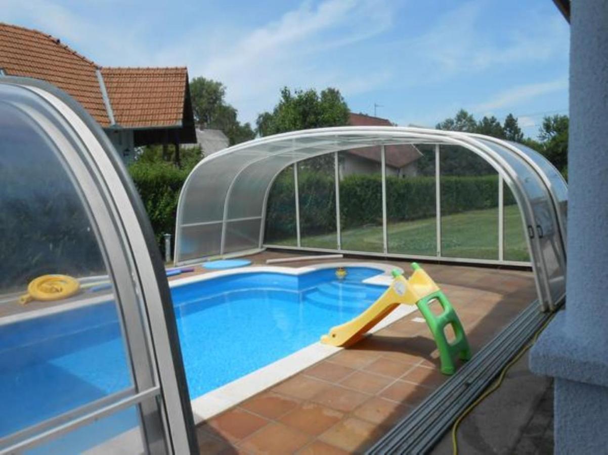 Schoenes Ferienhaus Mit Grossen Pool 250 M Vom Balaton Balatonmáriafürdő Dış mekan fotoğraf