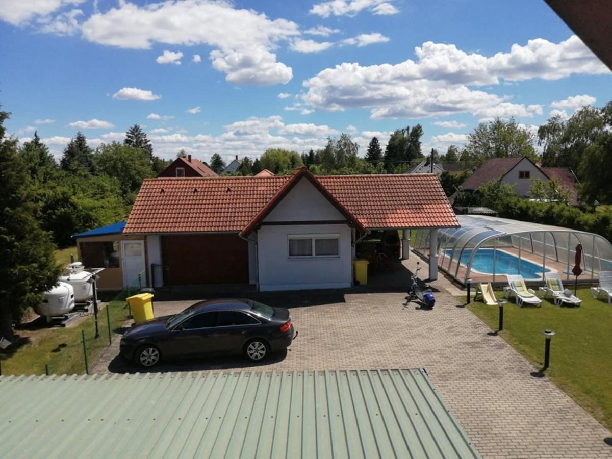 Schoenes Ferienhaus Mit Grossen Pool 250 M Vom Balaton Balatonmáriafürdő Dış mekan fotoğraf
