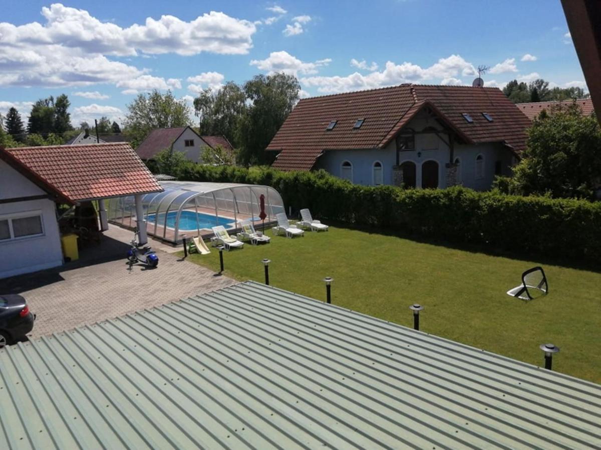 Schoenes Ferienhaus Mit Grossen Pool 250 M Vom Balaton Balatonmáriafürdő Dış mekan fotoğraf